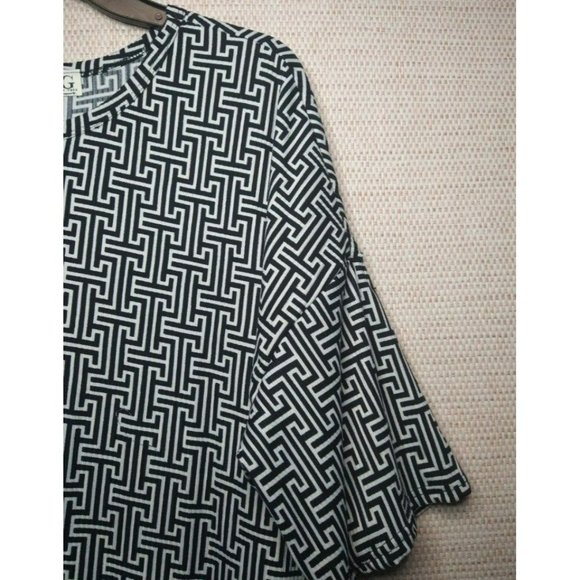 Elegant Black and white Monogram color block Blouse Plus Size 1X & 3X - Picture 3 of 8